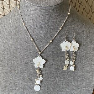 Vintage AVON NR Floral Necklace & Earrings Set